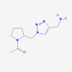 molecular formula C10H17N5O B1492632 1-(2-((4-(aminomethyl)-1H-1,2,3-triazol-1-yl)methyl)pyrrolidin-1-yl)ethan-1-one CAS No. 2092473-66-8