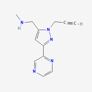 molecular formula C12H13N5 B1492711 N-methyl-1-(1-(prop-2-yn-1-yl)-3-(pyrazin-2-yl)-1H-pyrazol-5-yl)methanamine CAS No. 2098070-02-9