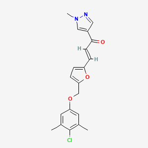 (2E)-3-{5-[(4-chloro-3,5-dimethylphenoxy)methyl]furan-2-yl}-1-(1-methyl-1H-pyrazol-4-yl)prop-2-en-1-one