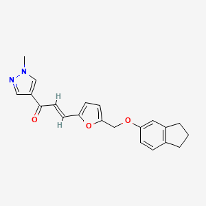 (2E)-3-{5-[(2,3-dihydro-1H-inden-5-yloxy)methyl]furan-2-yl}-1-(1-methyl-1H-pyrazol-4-yl)prop-2-en-1-one