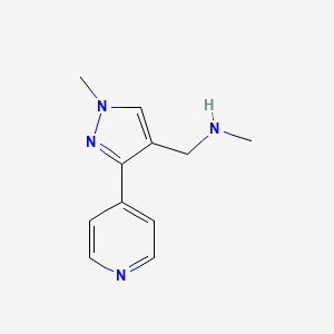 molecular formula C11H14N4 B1492989 N-methyl-1-(1-methyl-3-(pyridin-4-yl)-1H-pyrazol-4-yl)methanamine CAS No. 1482462-90-7