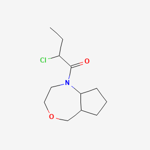 molecular formula C12H20ClNO2 B1493246 2-chloro-1-(octahydro-1H-cyclopenta[e][1,4]oxazepin-1-yl)butan-1-one CAS No. 2098072-91-2