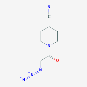 molecular formula C8H11N5O B1493299 1-(2-叠氮乙酰)哌啶-4-甲腈 CAS No. 2098074-27-0
