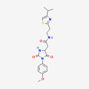 molecular formula C20H24N4O4S B14937097 2-[1-(4-methoxyphenyl)-2,5-dioxoimidazolidin-4-yl]-N-{2-[4-(propan-2-yl)-1,3-thiazol-2-yl]ethyl}acetamide 