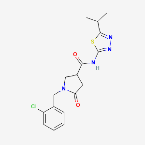 1-[(2-chlorophenyl)methyl]-5-oxo-N-[5-(propan-2-yl)-1,3,4-thiadiazol-2-yl]pyrrolidine-3-carboxamide