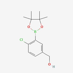 molecular formula C13H18BClO3 B1493968 (4-Chloro-3-(4,4,5,5-tetramethyl-1,3,2-dioxaborolan-2-yl)phenyl)methanol CAS No. 1544673-40-6