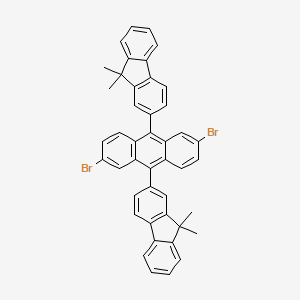 molecular formula C44H32Br2 B1494553 2,6-dibromo-9,10-bis(9,9-dimethyl-9H-fluoren-2-yl)Anthracene 