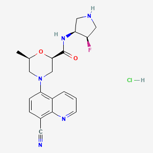 molecular formula C20H23ClFN5O2 B1495113 (2R,6R)-4-(8-Cyanoquinolin-5-yl)-N-((3S,4R)-4-fluoropyrrolidin-3-yl)-6-methylmorpholine-2-carboxamide hydrochloride 