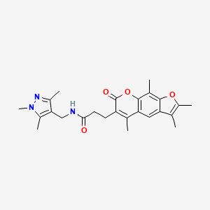 3-(2,3,5,9-tetramethyl-7-oxo-7H-furo[3,2-g]chromen-6-yl)-N-[(1,3,5-trimethyl-1H-pyrazol-4-yl)methyl]propanamide