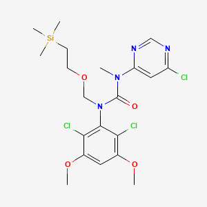 molecular formula C20H27Cl3N4O4Si B1496226 1-(6-Chloropyrimidin-4-yl)-3-(2,6-dichloro-3,5-dimethoxyphenyl)-1-methyl-3-((2-(trimethylsilyl)ethoxy)methyl)urea 