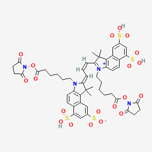molecular formula C51H54N4O20S4 B1496260 (2Z)-3-[6-(2,5-Dioxopyrrolidin-1-yl)oxy-6-oxohexyl]-2-[(Z)-3-[3-[6-(2,5-dioxopyrrolidin-1-yl)oxy-6-oxohexyl]-1,1-dimethyl-6,8-disulfobenzo[e]indol-3-ium-2-yl]prop-2-enylidene]-1,1-dimethyl-6-sulfobenzo[e]indole-8-sulfonate 