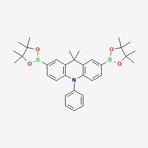molecular formula C33H41B2NO4 B1496795 9,9-Dimethyl-10-phenyl-2,7-bis(4,4,5,5-tetramethyl-1,3,2-dioxaborolan-2-yl)-9,10-dihydroacridine 