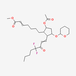 molecular formula C28H42F2O7 B1496803 (E)-methyl 7-((1R,2R,3R,5S)-5-acetoxy-2-((E)-4,4-difluoro-3-oxooct-1-en-1-yl)-3-((tetrahydro-2H-pyran-2-yl)oxy)cyclopentyl)hept-2-enoate 