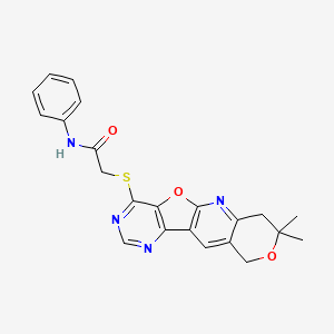 2-[(5,5-dimethyl-6,17-dioxa-2,12,14-triazatetracyclo[8.7.0.03,8.011,16]heptadeca-1(10),2,8,11(16),12,14-hexaen-15-yl)sulfanyl]-N-phenylacetamide