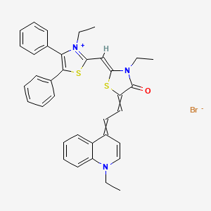 molecular formula C36H34BrN3OS2 B1498559 3-Ethyl-2-[(3-ethyl-4,5-diphenyl-1,3-thiazol-2(3H)-ylidene)methyl]-5-[2-(1-ethylquinolin-4(1H)-ylidene)ethylidene]-4-oxo-4,5-dihydro-1,3-thiazol-3-ium bromide CAS No. 51257-37-5