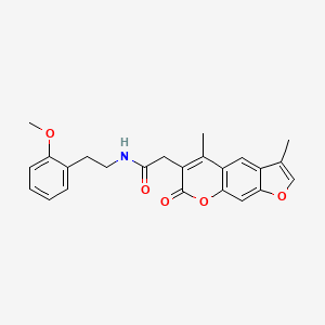 2-(3,5-dimethyl-7-oxo-7H-furo[3,2-g]chromen-6-yl)-N-[2-(2-methoxyphenyl)ethyl]acetamide