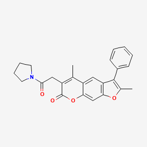 2,5-dimethyl-6-[2-oxo-2-(pyrrolidin-1-yl)ethyl]-3-phenyl-7H-furo[3,2-g]chromen-7-one