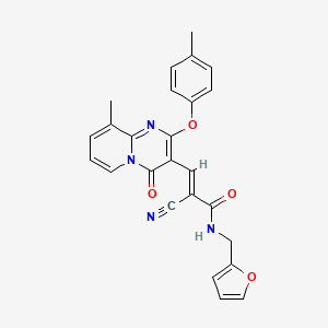 (2E)-2-cyano-N-(furan-2-ylmethyl)-3-[9-methyl-2-(4-methylphenoxy)-4-oxo-4H-pyrido[1,2-a]pyrimidin-3-yl]prop-2-enamide