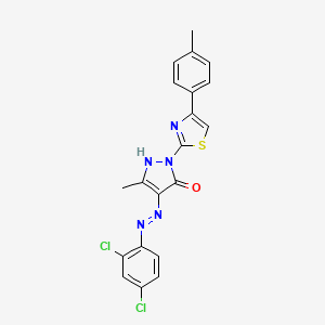 (4Z)-4-[2-(2,4-dichlorophenyl)hydrazinylidene]-5-methyl-2-[4-(4-methylphenyl)-1,3-thiazol-2-yl]-2,4-dihydro-3H-pyrazol-3-one