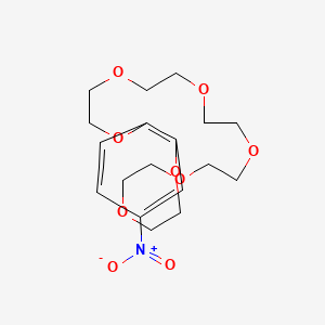 21-Nitro-2,3,5,6,8,9,11,12,14,15,17,18-dodecahydro-1,4,7,10,13,16,19-benzoheptaoxacyclohenicosine