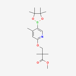 molecular formula C18H28BNO5 B1509893 Methyl 2,2-dimethyl-3-((4-methyl-5-(4,4,5,5-tetramethyl-[1,3,2]dioxaborolan-2-yl)pyridin-2-yl)oxy)propanoate 