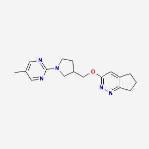 2-[3-({5H,6H,7H-cyclopenta[c]pyridazin-3-yloxy}methyl)pyrrolidin-1-yl]-5-methylpyrimidine