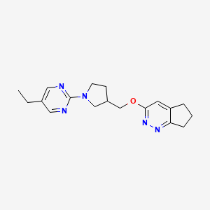 molecular formula C18H23N5O B15115863 2-[3-({5H,6H,7H-cyclopenta[c]pyridazin-3-yloxy}methyl)pyrrolidin-1-yl]-5-ethylpyrimidine 