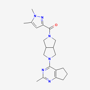 molecular formula C20H26N6O B15115938 1,5-dimethyl-3-(5-{2-methyl-5H,6H,7H-cyclopenta[d]pyrimidin-4-yl}-octahydropyrrolo[3,4-c]pyrrole-2-carbonyl)-1H-pyrazole 