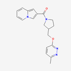 2-(3-{[(6-Methylpyridazin-3-yl)oxy]methyl}pyrrolidine-1-carbonyl)indolizine