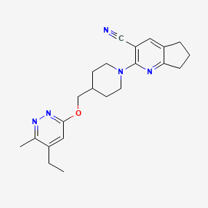 molecular formula C22H27N5O B15116628 2-(4-{[(5-ethyl-6-methylpyridazin-3-yl)oxy]methyl}piperidin-1-yl)-5H,6H,7H-cyclopenta[b]pyridine-3-carbonitrile 