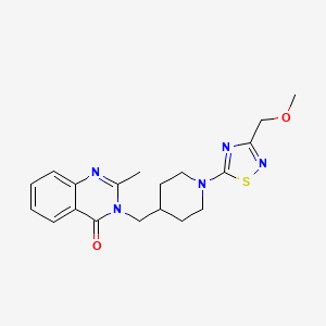 3-({1-[3-(Methoxymethyl)-1,2,4-thiadiazol-5-yl]piperidin-4-yl}methyl)-2-methyl-3,4-dihydroquinazolin-4-one