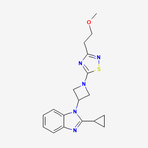 molecular formula C18H21N5OS B15117271 2-cyclopropyl-1-{1-[3-(2-methoxyethyl)-1,2,4-thiadiazol-5-yl]azetidin-3-yl}-1H-1,3-benzodiazole 