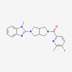 molecular formula C21H22FN5O B15117307 2-[5-(5-fluoro-6-methylpyridine-2-carbonyl)-octahydropyrrolo[3,4-c]pyrrol-2-yl]-1-methyl-1H-1,3-benzodiazole 