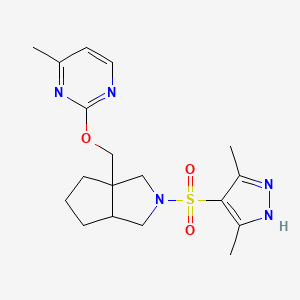 molecular formula C18H25N5O3S B15117484 2-({2-[(3,5-dimethyl-1H-pyrazol-4-yl)sulfonyl]-octahydrocyclopenta[c]pyrrol-3a-yl}methoxy)-4-methylpyrimidine 