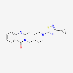 molecular formula C20H23N5OS B15117570 3-{[1-(3-Cyclopropyl-1,2,4-thiadiazol-5-yl)piperidin-4-yl]methyl}-2-methyl-3,4-dihydroquinazolin-4-one 