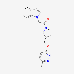 2-(1H-indol-1-yl)-1-(3-{[(6-methylpyridazin-3-yl)oxy]methyl}pyrrolidin-1-yl)ethan-1-one