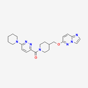 molecular formula C22H27N7O2 B15117657 3-[4-({Imidazo[1,2-b]pyridazin-6-yloxy}methyl)piperidine-1-carbonyl]-6-(piperidin-1-yl)pyridazine 