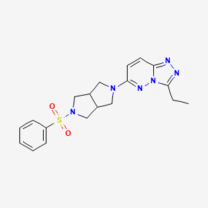 molecular formula C19H22N6O2S B15118952 6-[5-(Benzenesulfonyl)-octahydropyrrolo[3,4-c]pyrrol-2-yl]-3-ethyl-[1,2,4]triazolo[4,3-b]pyridazine 