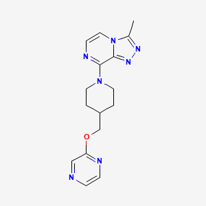 2-[(1-{3-Methyl-[1,2,4]triazolo[4,3-a]pyrazin-8-yl}piperidin-4-yl)methoxy]pyrazine