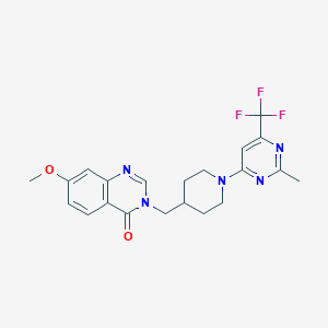 7-Methoxy-3-({1-[2-methyl-6-(trifluoromethyl)pyrimidin-4-yl]piperidin-4-yl}methyl)-3,4-dihydroquinazolin-4-one