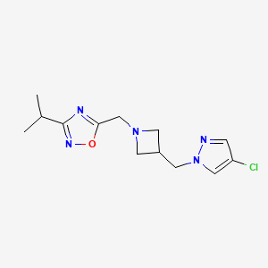 molecular formula C13H18ClN5O B15122636 5-({3-[(4-chloro-1H-pyrazol-1-yl)methyl]azetidin-1-yl}methyl)-3-(propan-2-yl)-1,2,4-oxadiazole 