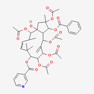 (2,4,10,11,13-pentaacetyloxy-1-benzoyloxy-3a-hydroxy-2,5,8,8-tetramethyl-12-methylidene-3,4,5,9,10,11,13,13a-octahydro-1H-cyclopenta[12]annulen-9-yl) pyridine-3-carboxylate