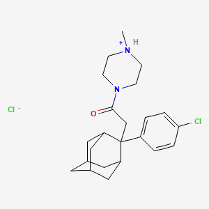 1-{2-[2-(4-Chlorophenyl)-2-adamantyl]acetyl}-4-methylhexahydropyrazin-4-ium chloride