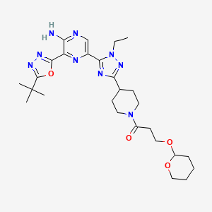 molecular formula C27H39N9O4 B1516383 1-(4-(5-(5-amino-6-(5-tert-butyl-1,3,4-oxadiazol-2-yl)pyrazin-2-yl)-1-ethyl-1H-1,2,4-triazol-3-yl)piperidin-1-yl)-3-(tetrahydro-2H-pyran-2-yloxy)propan-1-one 