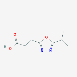 molecular formula C8H12N2O3 B1518069 Ácido 3-(5-isopropil-1,3,4-oxadiazol-2-il)propanoico CAS No. 1019111-17-1