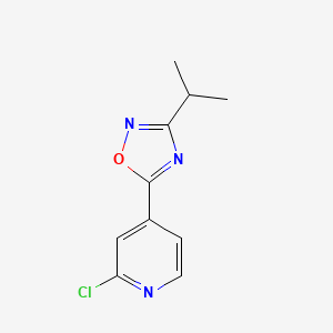 molecular formula C10H10ClN3O B1519100 2-Chloro-4-[3-(propan-2-yl)-1,2,4-oxadiazol-5-yl]pyridine CAS No. 1120245-52-4