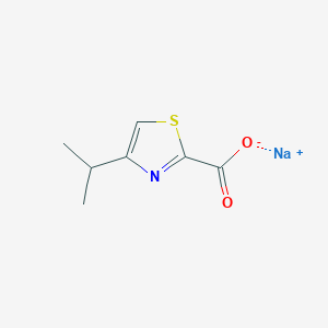 molecular formula C7H8NNaO2S B1519527 4-(丙-2-基)-1,3-噻唑-2-羧酸钠 CAS No. 1221724-81-7