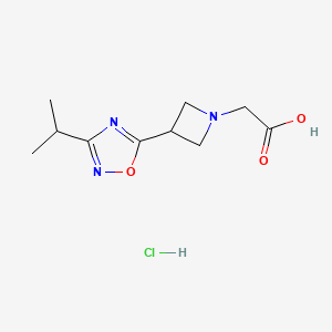 molecular formula C10H16ClN3O3 B15197563 [3-(3-Isopropyl-1,2,4-oxadiazol-5-yl)azetidin-1-yl]acetic acid hydrochloride CAS No. 1426291-18-0