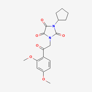 1-Cyclopentyl-3-(2-(2,4-dimethoxyphenyl)-2-oxoethyl)imidazolidine-2,4,5-trione