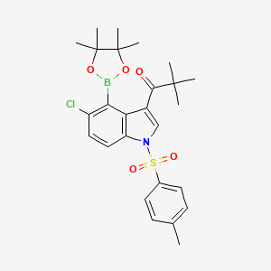 molecular formula C26H31BClNO5S B15219245 1-(5-Chloro-4-(4,4,5,5-tetramethyl-1,3,2-dioxaborolan-2-yl)-1-tosyl-1H-indol-3-yl)-2,2-dimethylpropan-1-one 